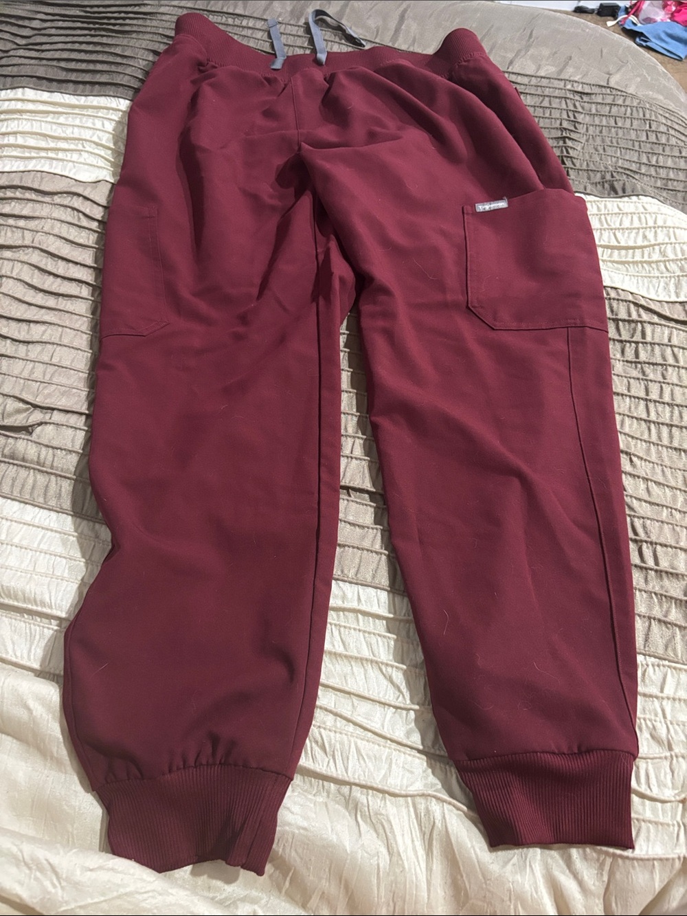 Women's Burgundy 2 piece scrub set.  Joggers and top with pockets